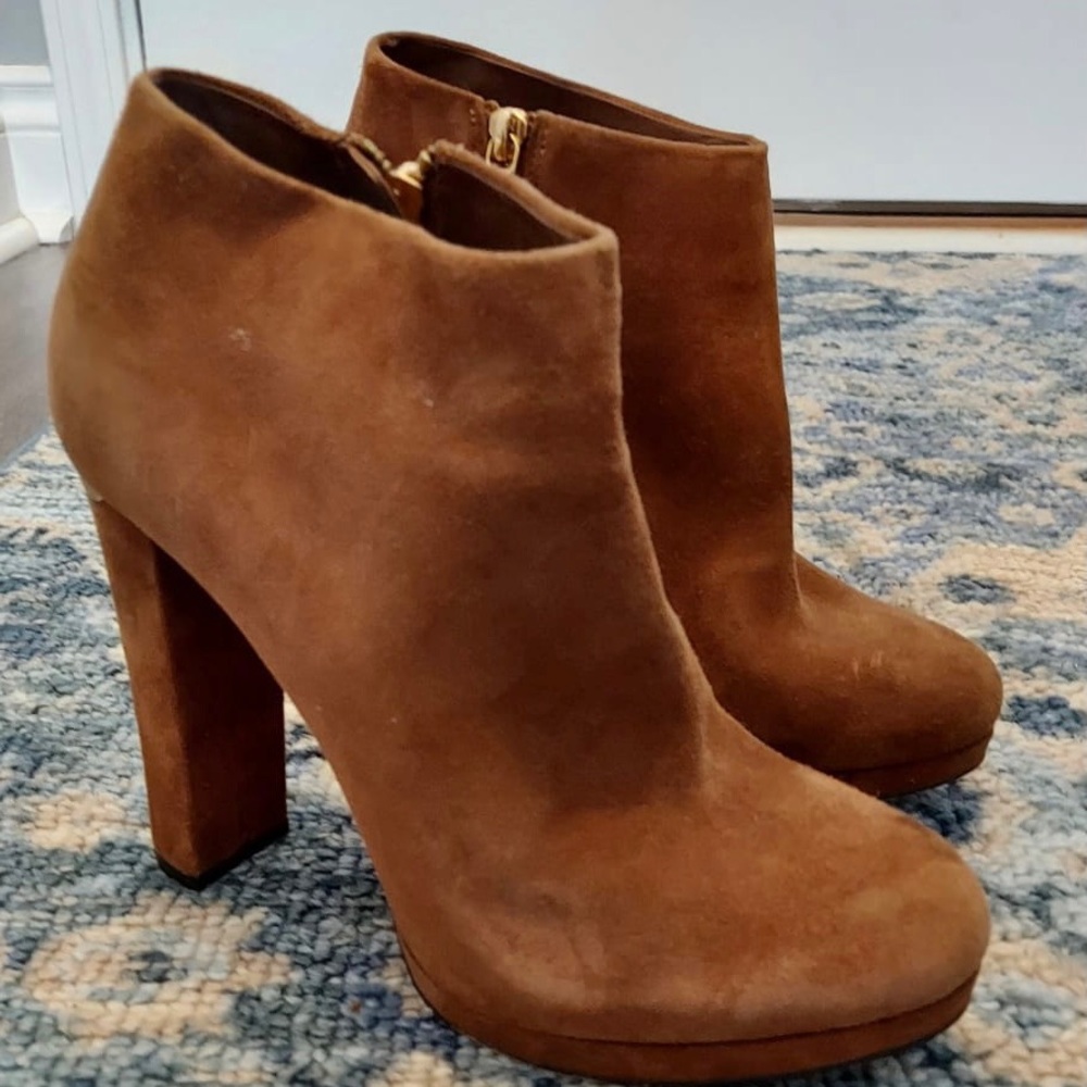 Light brown booties